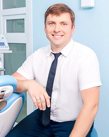 Павел Ткаченко врач стоматолог Харьков